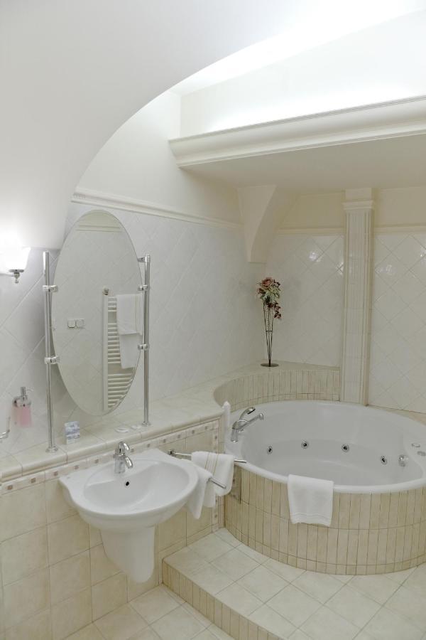 Hotel Ambassador Kosice Bagian luar foto