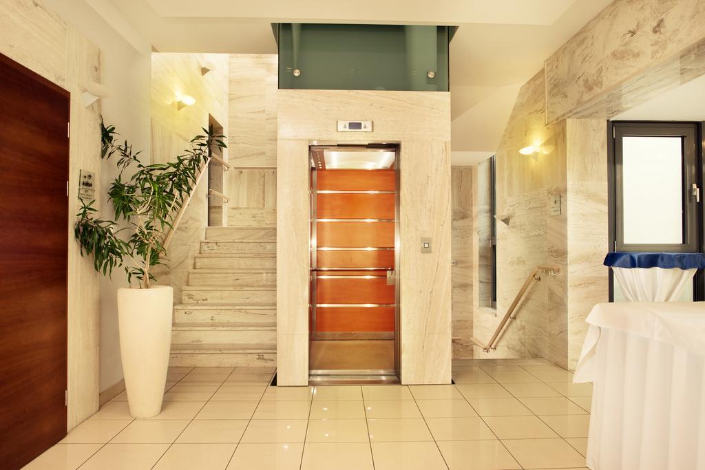 Hotel Ambassador Kosice Bagian luar foto