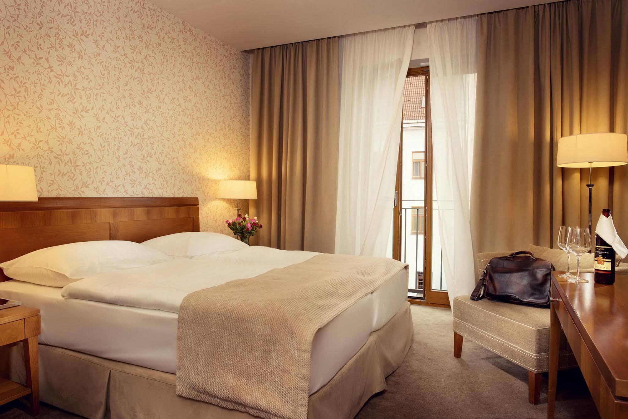 Hotel Ambassador Kosice Bagian luar foto
