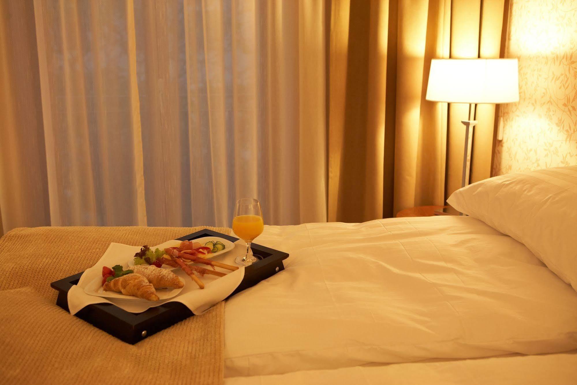 Hotel Ambassador Kosice Bagian luar foto