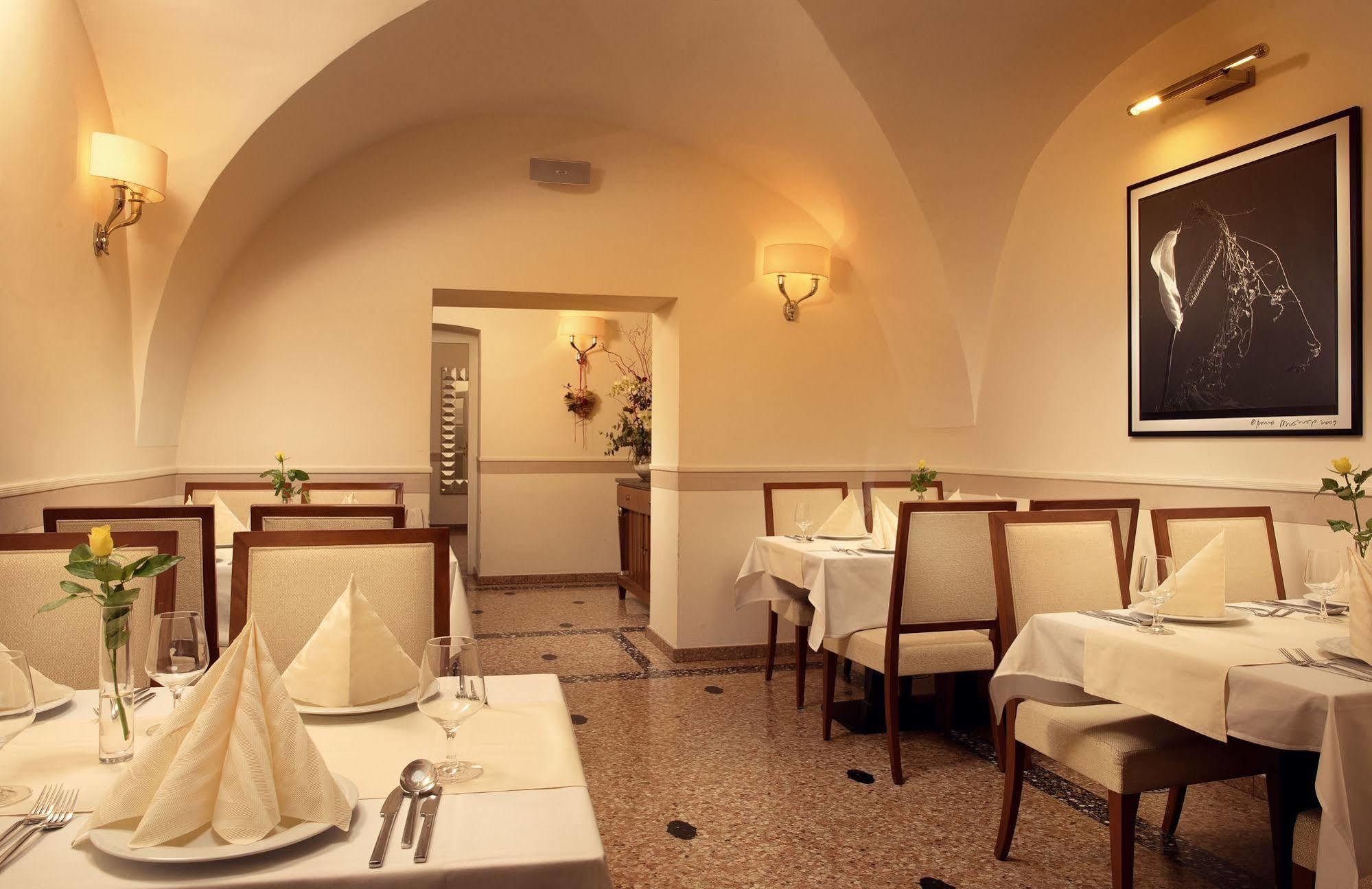 Hotel Ambassador Kosice Bagian luar foto