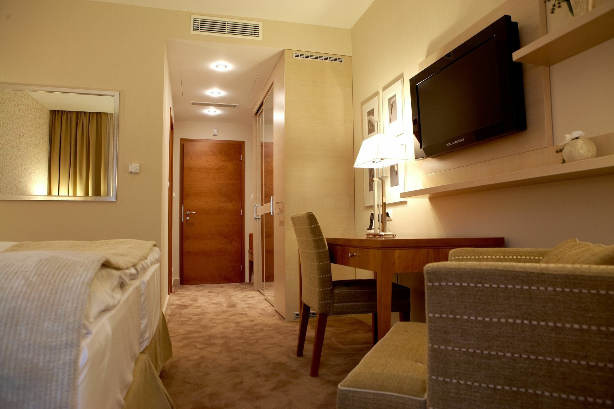 Hotel Ambassador Kosice Bagian luar foto